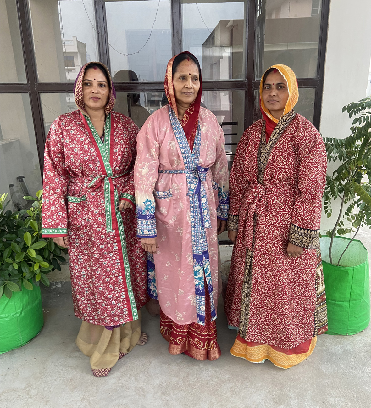 Vintage Sari dressing gown / kimono ( AI - 19)