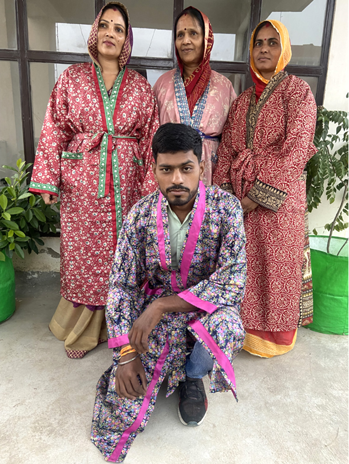 Vintage Sari dressing gown / kimono ( AI - 18)